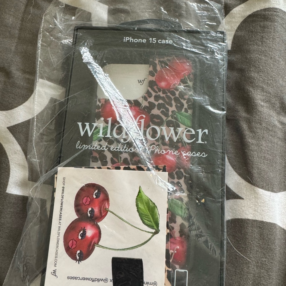 🚨SOLD🚨Wildflower phone case for iPhone 15 unopened with stickers
